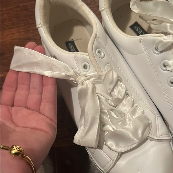 EUC White Floral Sneakers - Picture 3 of 7